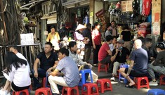 Hà Nội mạnh tay, nhiều người dân vẫn thờ ơ với 'lệnh' đeo khẩu trang