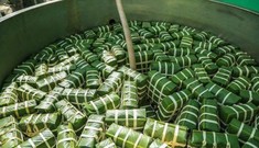Thị trường ngày 17/1: Nấu bánh chưng thuê đắt hàng dịp cận Tết