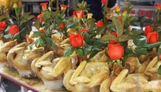 Thị trường 26/2: Xôi gà đắt hàng ngày rằm tháng Giêng