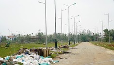 Hai công trình chiếu sáng tiền tỷ xây trên đường cụt 'bỏ hoang' ở Huế