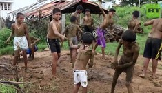 Kỳ lạ lễ hội... ném phân bò của người Ấn Độ