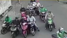 Nhóm người chặn xe, dàn cảnh móc túi phụ nữ giữa ban ngày ở TPHCM