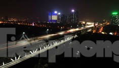 Ngắm cầu Thăng Long lung linh trong màn đêm