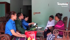 Chiến sĩ Biên phòng chăm lo Tết cho đồng bào biên giới