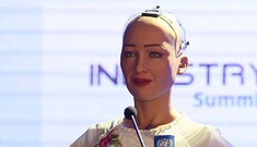 Robot Sophia chọn đội nào vô địch World Cup 2018?