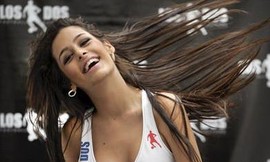 Rạng rỡ Larissa Riquelme