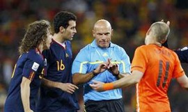 Trọng tài Howard Webb lên tiếng