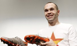 Iniesta nghĩ mình việt vị khi ghi bàn thắng quyết định