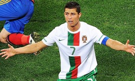C. Ronaldo chúc mừng Tây Ban Nha trên Twitter