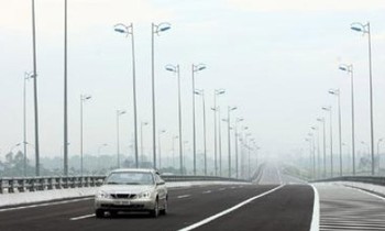 Tăng phí ô tô lên 3,5 lần: Nên tìm biện pháp khác
