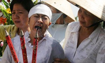 'Cần giúp đỡ hai con gái nhà báo Hoàng Hùng'