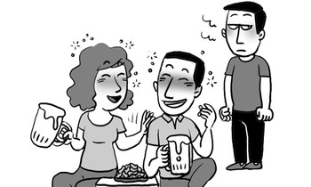 Em không uống được rượu nhưng cô ấy uống được