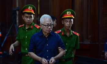 Cựu Tổng giám đốc DongABank Trần Phương Bình tại phiên tòa sơ thẩm. Ảnh: Tân Châu