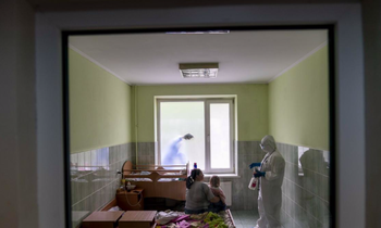 Trong một bệnh viện ở Ukraine. (Ảnh: UNICEF)