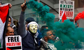 Biểu tình trước đại sứ quán Israel ở London để phản đối các hành động tấn công vào Gaza. (Ảnh: Getty Images)