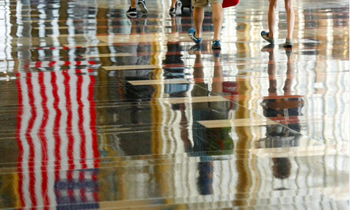 Tại sân bay quốc tế Reagan, Mỹ. (Ảnh: Reuters)