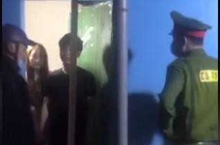Cảnh sát có mặt tại khu vực phòng trọ.