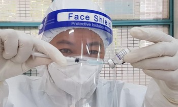 TPHCM: Thông tin về lô vắc xin ngừa COVID-19 được gia hạn