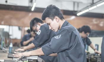 Ưu tiên chích vắc xin cho sinh viên, học sinh chuẩn bị tốt nghiệp