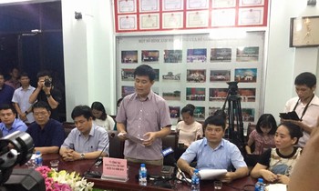Ông Sái Công Hồng (giữa) đọc bản kết luận thẩm tra, rà soát *ảnh: Duy Chiến