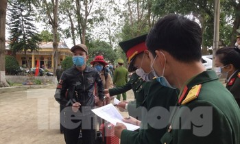 Sáng nay (18/2) có 40 người sẽ rời khỏi đơn vị Trung đoàn 123 và 40 người sẽ về vào buổi chiều cùng ngày .Ảnh: Duy Chiến
