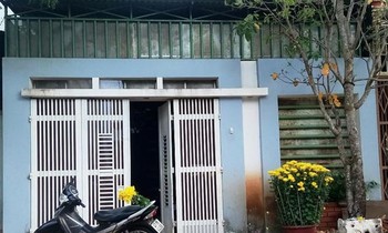 Nhà Phó Giám đốc sở Y tế Đắk Lắk nơi diễn ra chiếu bạc vừa bị công an bắt giữ.