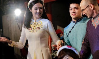 BST Ấn Độ của NTK Ngọc Hân có sự tham gia của những người mẫu đặc biệt như vợ chồng “người nổi tiếng” Nguyễn Thị Vân.
