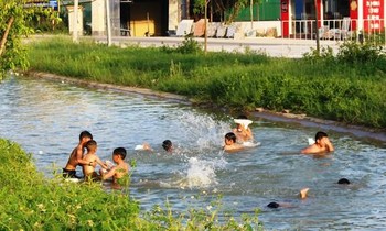 Cùng nhóm bạn đi tắm sông, một học sinh lớp 3 đuối nước thương tâm