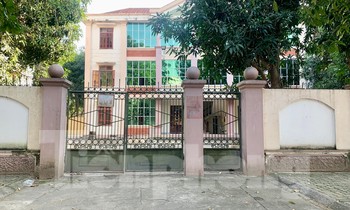 Loạt trụ sở 'tiền tỷ' bỏ hoang nhiều năm ở Nghệ An
