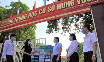 Lãnh đạo Sở GD&ĐT Vĩnh Phúc thăm một cơ sở đang cách ly 55 học sinh, giáo viên.
