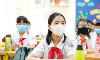 Cho học sinh đi học trực tiếp ở địa bàn có dịch ở cấp độ 1 và cấp độ 2.