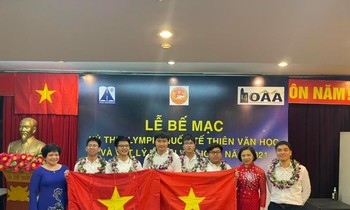 Đoàn học sinh dự thi và đoạt Huy chương.