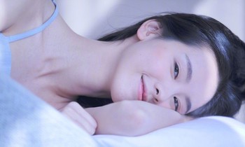 Nhan sắc mong manh trong veo của nữ sinh hàng không 9x xứ Trung