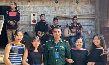 Border guard lieutenant helps people economic development