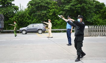 Chốt trực liên ngành Hà Nội tại cửa ngõ đã hoạt động 3 tháng nay.