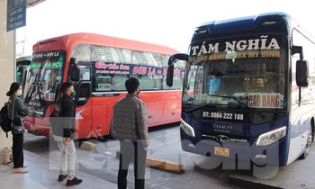 Bến xe Hà Nội nhộn nhịp khi được hoạt động bình thường trở lại