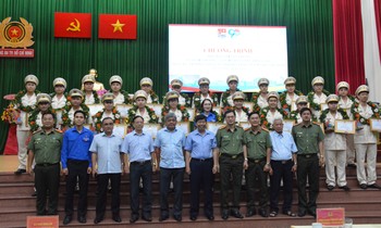 Ho Chi Minh City police commended 26 typical union officials