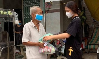 Những suất ăn nghĩa tình từ “Bếp yêu thương”