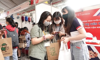 Sôi động “Ngày hội việc làm – Job Fair 2020“