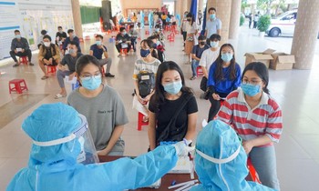 Một trường ở Quảng Nam có 159 trường hợp test nhanh dương tính với SARS-CoV-2