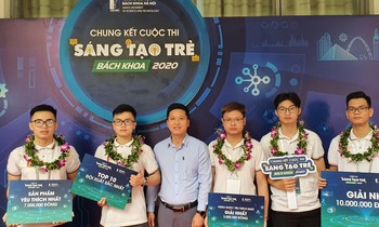 TS. Nguyễn Ngọc Kiên và các sinh viên của mình giành giải tại cuộc thi sáng tạo trẻ Bách khoa 2020