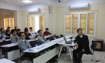 Giáo sư, tiến sĩ có thể kéo dài thời gian giảng dạy tới 5 năm?