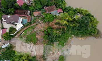 Xuất hiện nhiều vị trí sạt lở đê nghiêm trọng ven sông Hồng