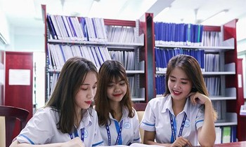Bộ GD - ĐT: Giữ nguyên mức học phí năm học 2021 - 2022