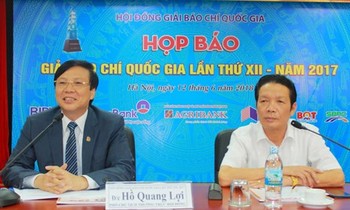 Phó Chủ tịch Thường trực Hội Nhà báo Việt Nam Hồ Quang Lợi và Thứ trưởng Bộ Thông tin Truyền thông chủ trì buổi họp báo