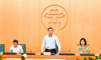 Phó Chủ tịch UBND thành phố Hà Nội Chử Xuân Dũng phát biểu tại cuộc họp