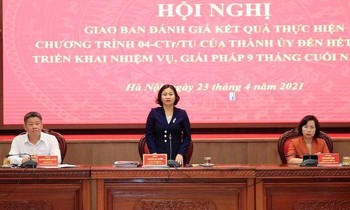 Phó Bí thư Thường trực Thành uỷ Hà Nội Nguyễn Thị Tuyến phát biểu tại hội nghị