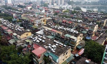 Nhiều khu chung cư cũ xuống cấp nghiêm trọng trên địa bàn thành phố cần phải cải tạo gấp.