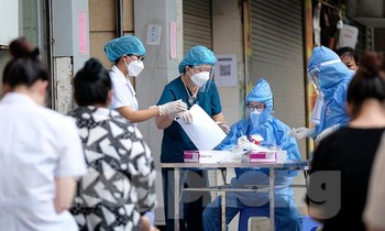 Hà Nội có bao nhiêu F0 điều trị tại các trạm y tế lưu động?