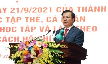 Bí thư Thành uỷ Hà Nội Đinh Tiến Dũng